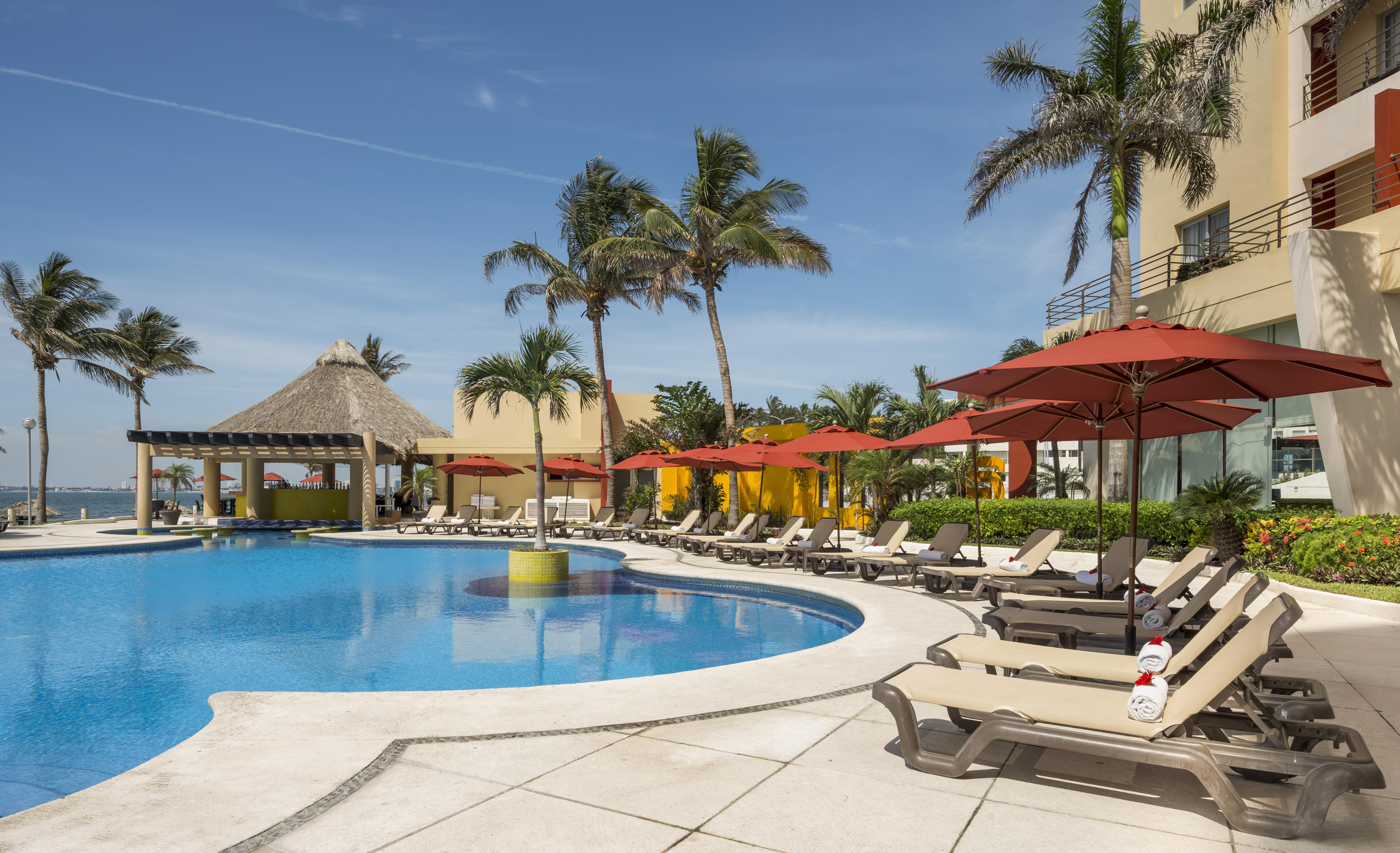 Camino Real Veracruz Exteriör bild Pool at the Sheraton Nha Trang Hotel & Spa Resort