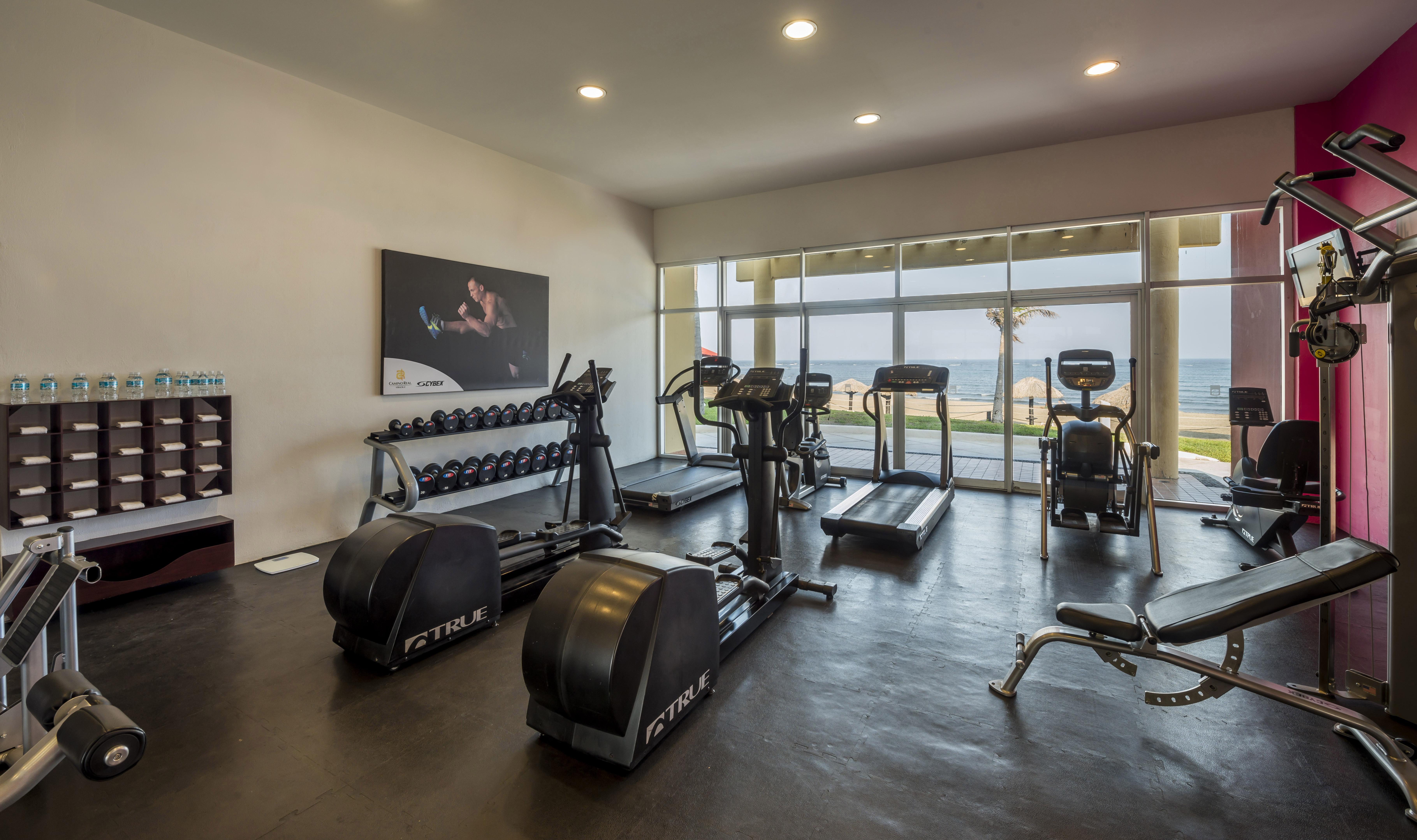 Camino Real Veracruz Exteriör bild The gym at the hotel
