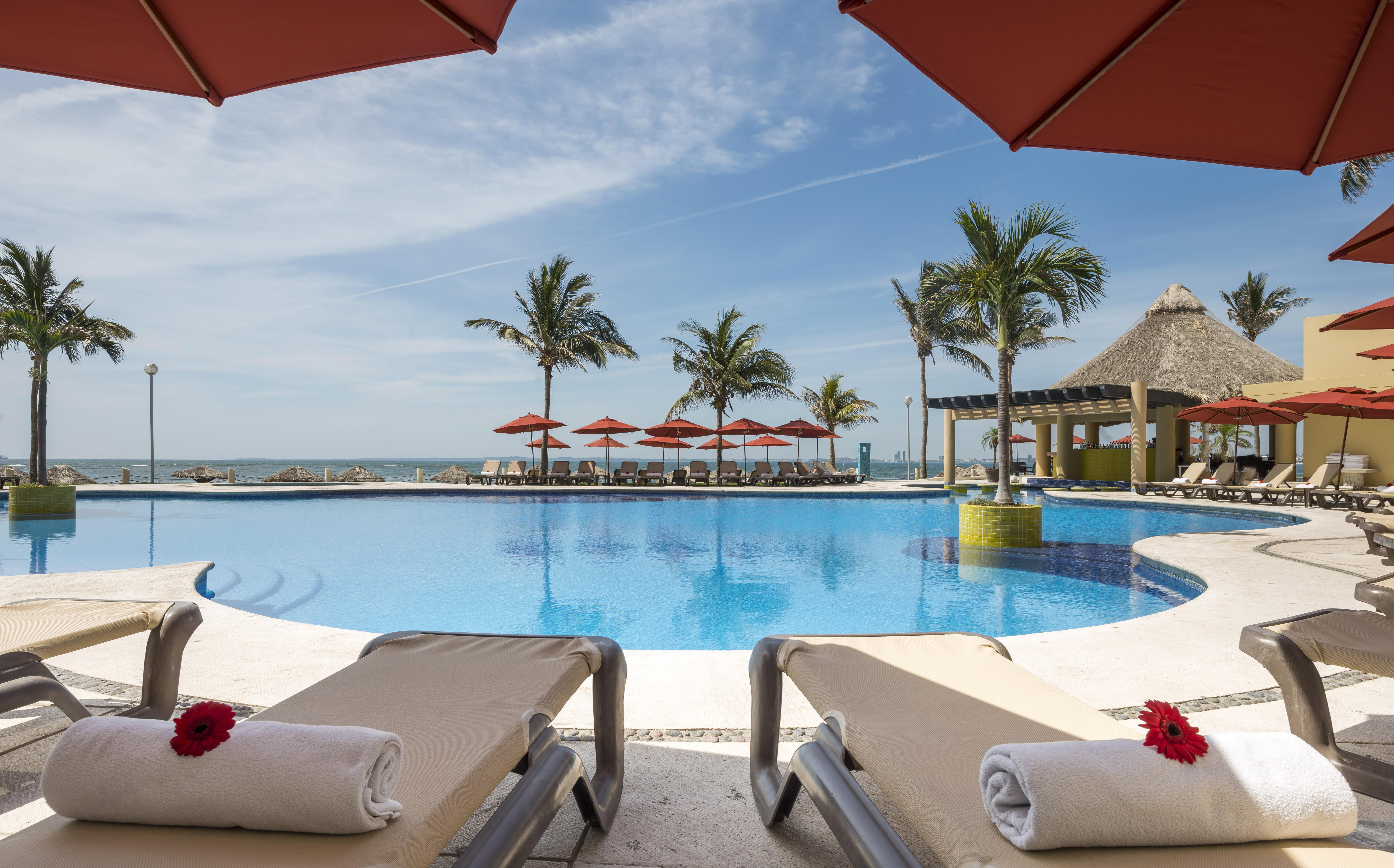 Camino Real Veracruz Exteriör bild Pool at the Iberostar Grand Hotel Bávaro