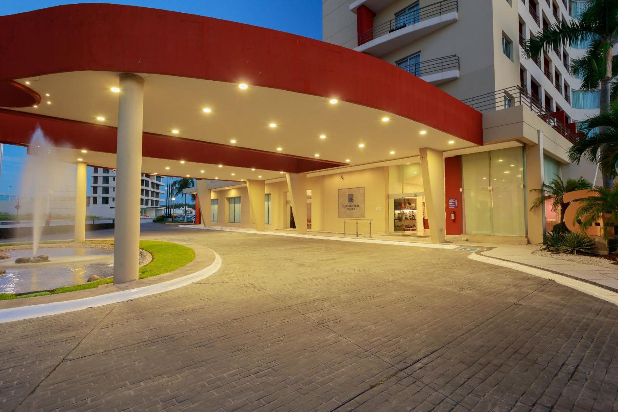 Camino Real Veracruz Exteriör bild Entrance of the hotel