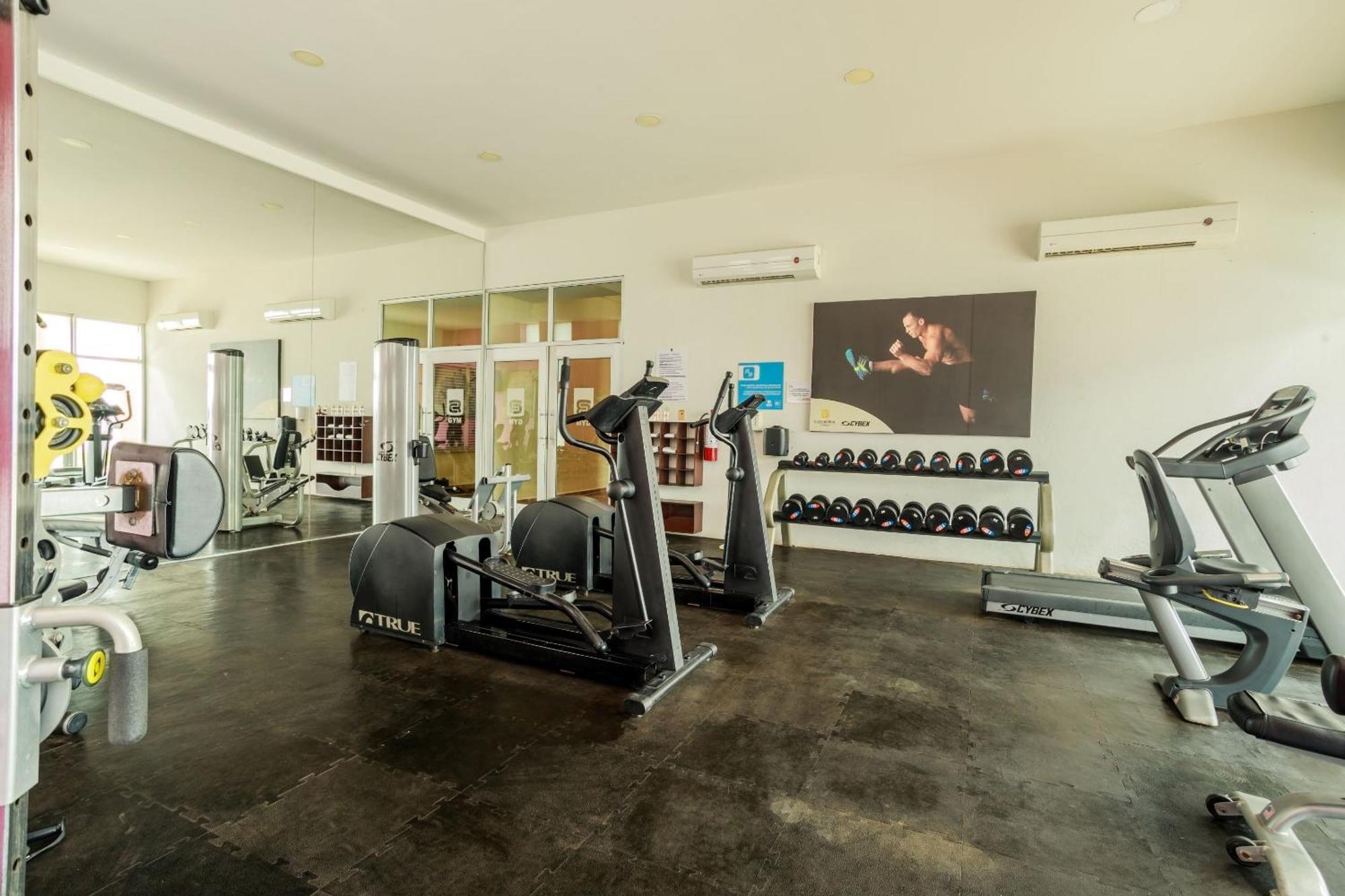 Camino Real Veracruz Exteriör bild The gym at the hotel