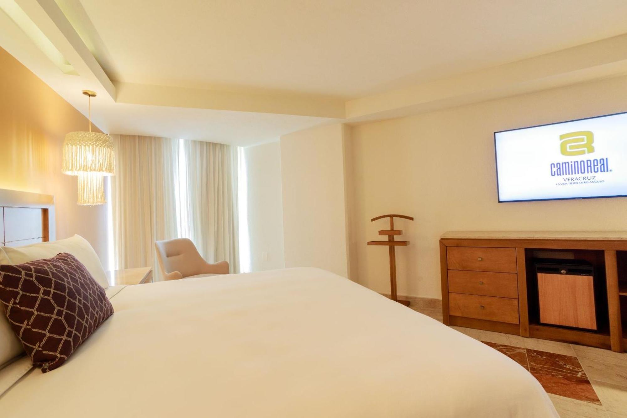 Camino Real Veracruz Exteriör bild A bedroom at Cameron