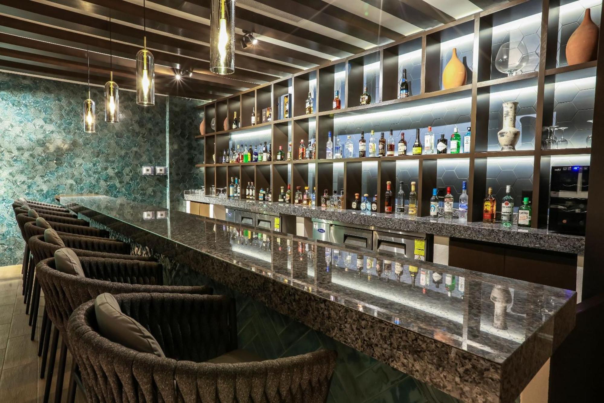 Camino Real Veracruz Exteriör bild The bar at the lounge