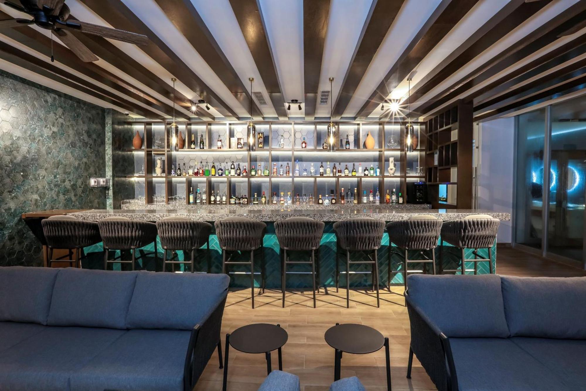Camino Real Veracruz Exteriör bild The bar at the lounge